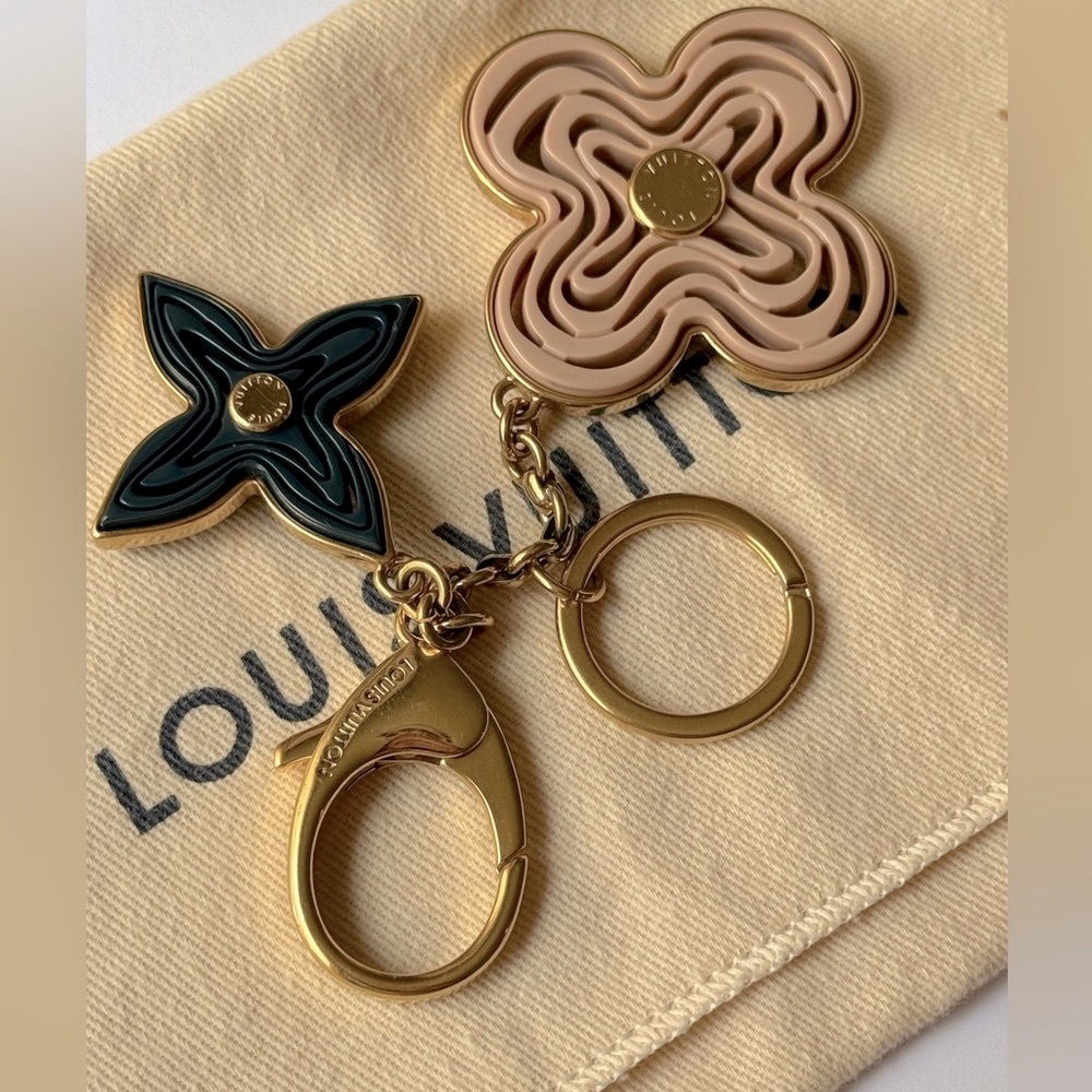 LOUIS VUITTON Resin Naif Bag Charm Rose πΉ - Picture 8 of 8